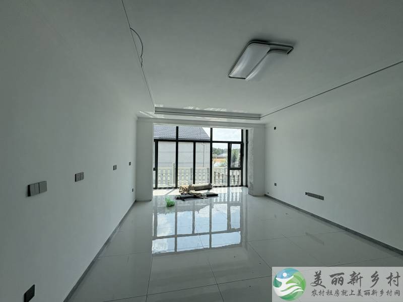舞彩浅山旁 龙湾屯镇龙湾屯村三层自建房首次出租