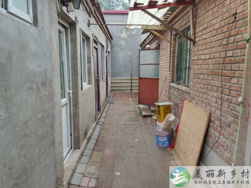 西小营村自建房出租，三间可以住人，有卫生间，独门独院，院外可以随便停车，适合爱清净的人居住