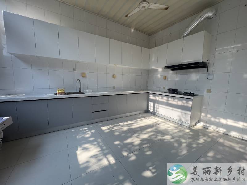 顺义李桥中式三合院，院内可以停车