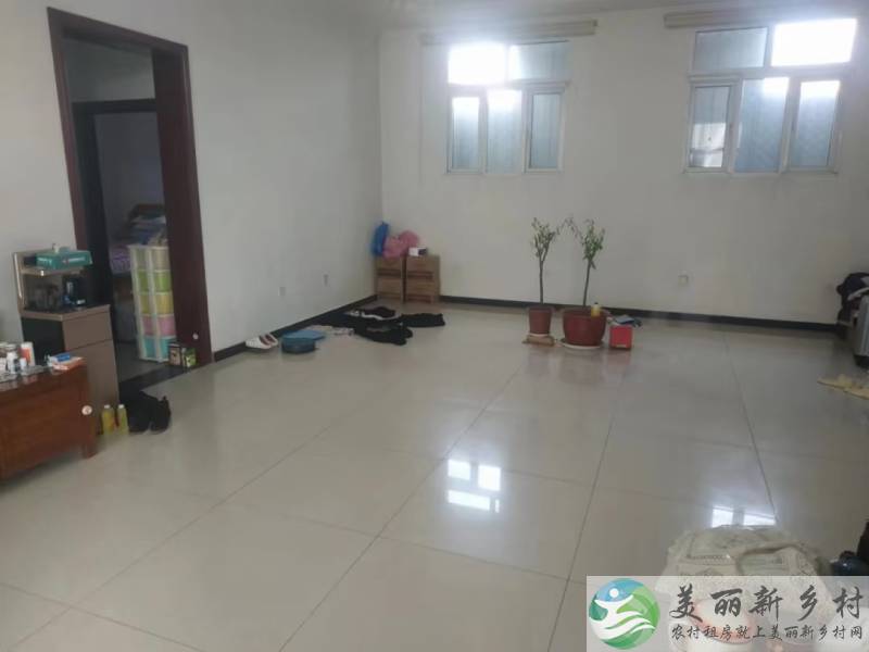 自家独门独院出租，三室一厅一厨两卫