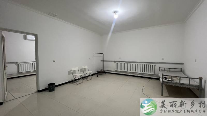 顺义李桥镇三合格局办公自住小院-两室两厅门口停车场