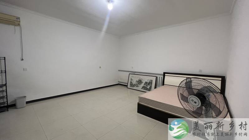 顺义李桥镇三合格局办公自住小院-两室两厅门口停车场