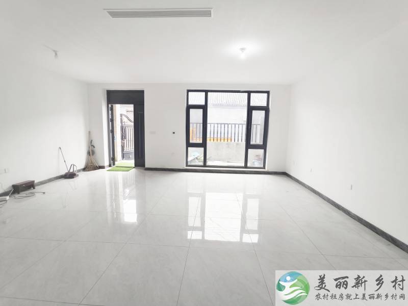 顺义高丽营~五室四卫，门口好停车。