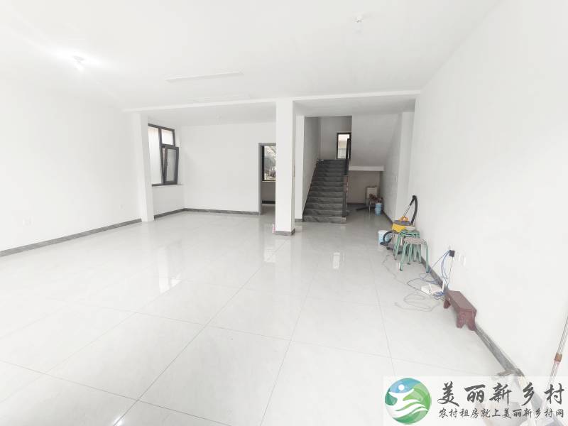 顺义高丽营~五室四卫，门口好停车。