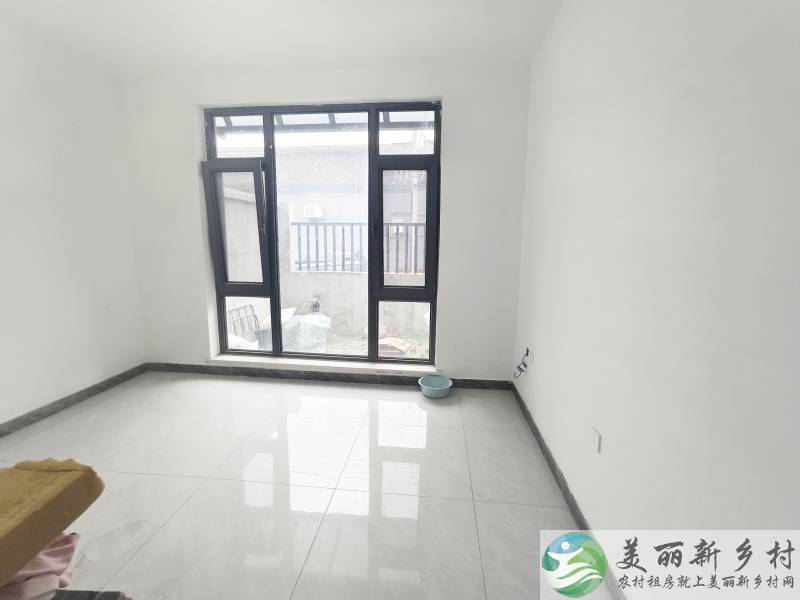 顺义高丽营~五室四卫，门口好停车。