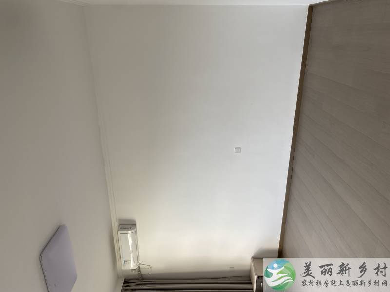 顺义李桥镇官庄村四合院内联排独栋精装农村三层小楼房子出租，四室两厅三百平米左右带木屋凉亭花园适合休闲居住养老