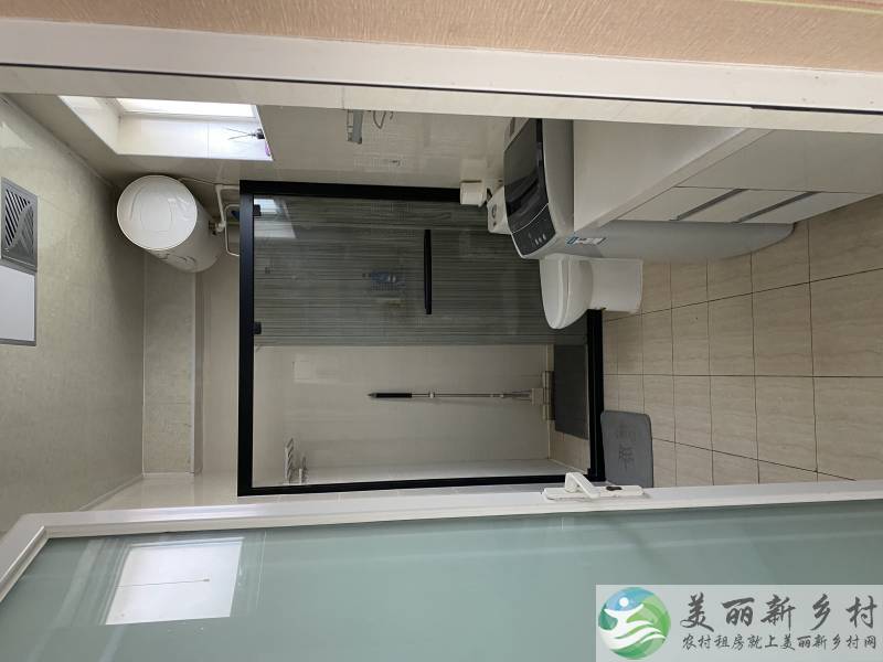 顺义李桥镇官庄村四合院内联排独栋精装农村三层小楼房子出租，四室两厅三百平米左右带木屋凉亭花园适合休闲居住养老