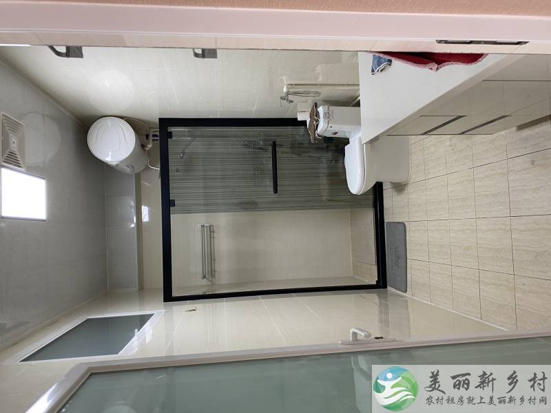 顺义李桥镇官庄村四合院内联排独栋精装农村三层小楼房子出租，四室两厅三百平米左右带木屋凉亭花园适合休闲居住养老