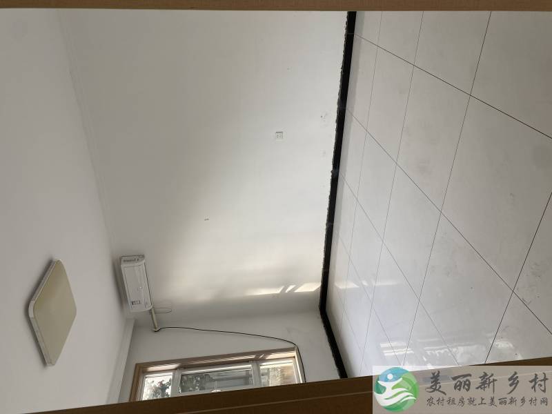 顺义李桥镇官庄村四合院内联排独栋精装农村三层小楼房子出租，四室两厅三百平米左右带木屋凉亭花园适合休闲居住养老