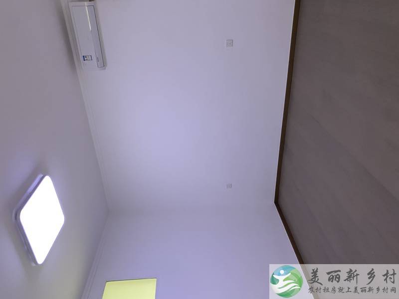 顺义李桥镇官庄村四合院内联排独栋精装农村三层小楼房子出租，四室两厅三百平米左右带木屋凉亭花园适合休闲居住养老