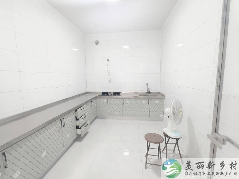 顺义赵全营~五室两卫，院子外有100平菜地。