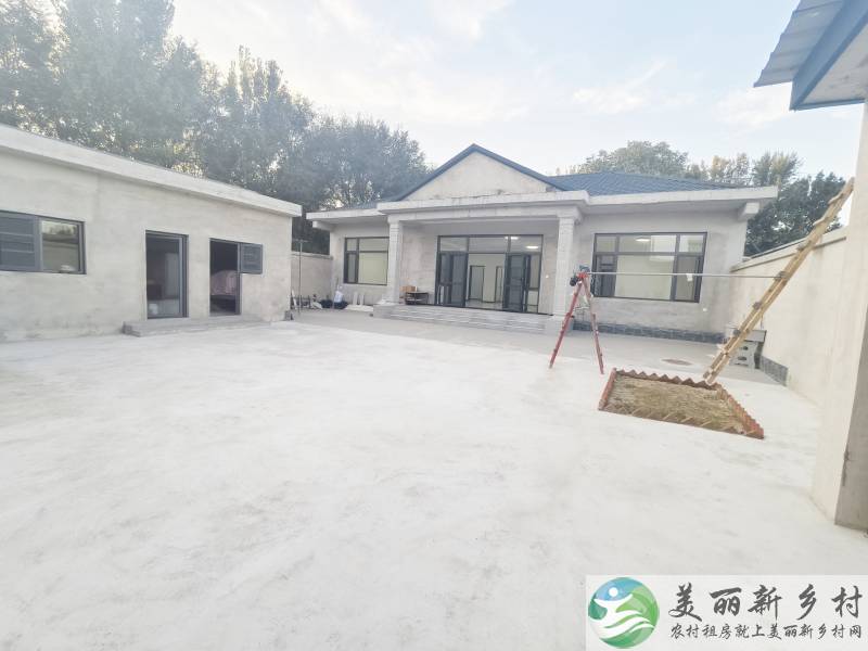 顺义赵全营~五室两卫，院子外有100平菜地。