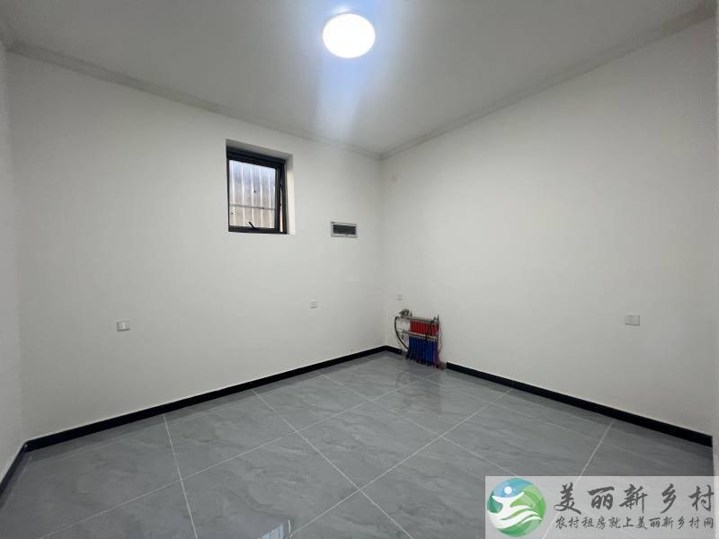李遂新房，4室两厅，车能进院