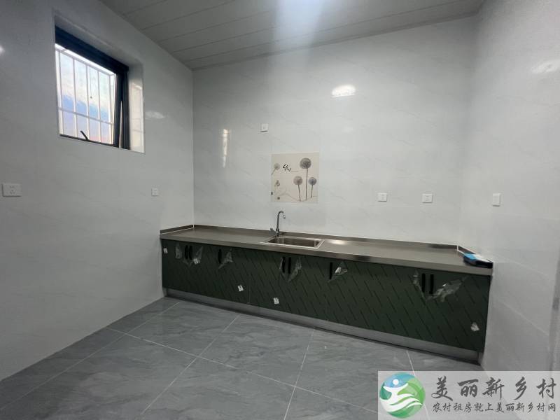李遂新房，4室两厅，车能进院