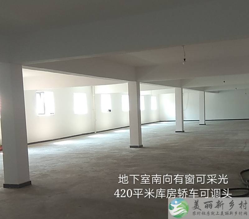 虎什哈镇1200平米临街底商