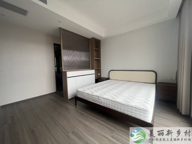 李桥办公接待别墅，院子能进车