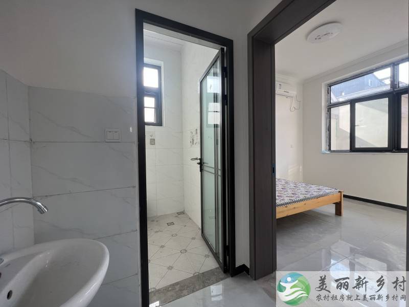 李桥，新房首次出租，带家具
