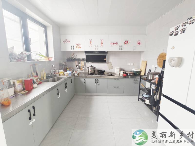 顺义赵全营~楼房260平4室两卫。邻村边
