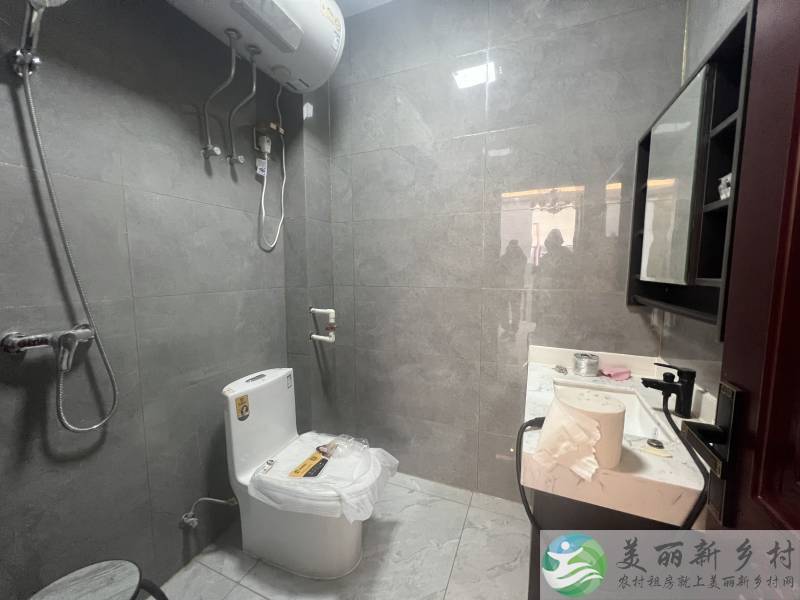 李遂有车位，带家具，价格不高