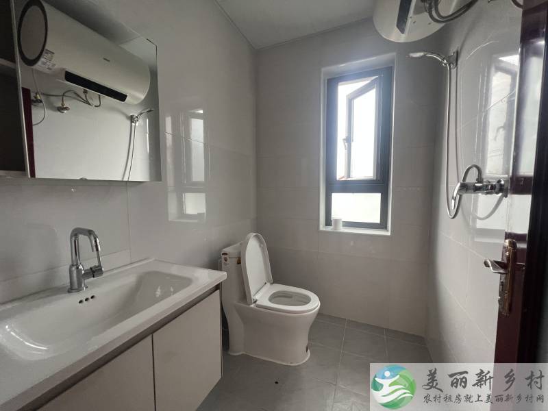 门口停车场，民水民电