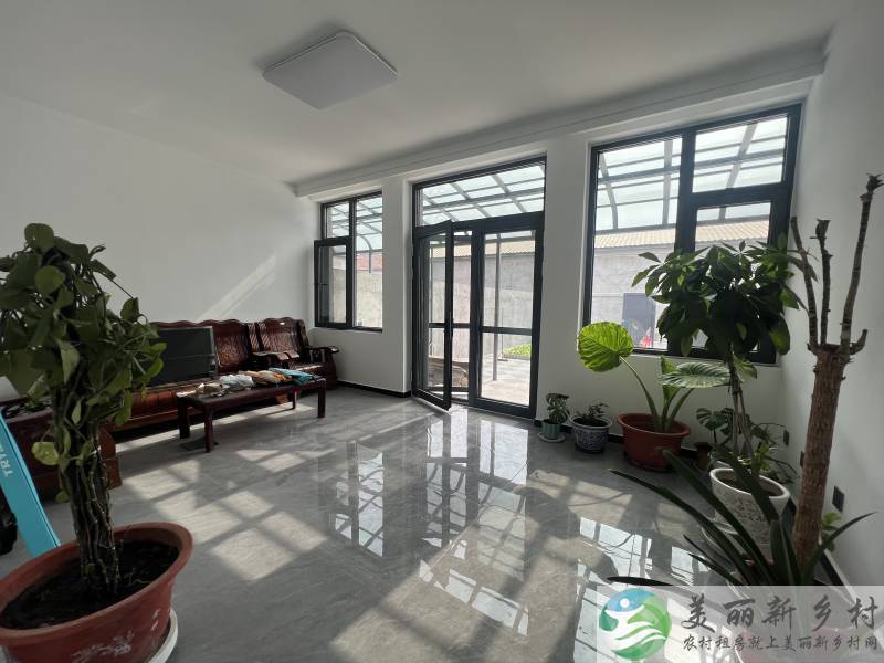 新房首次出租，带简单家具