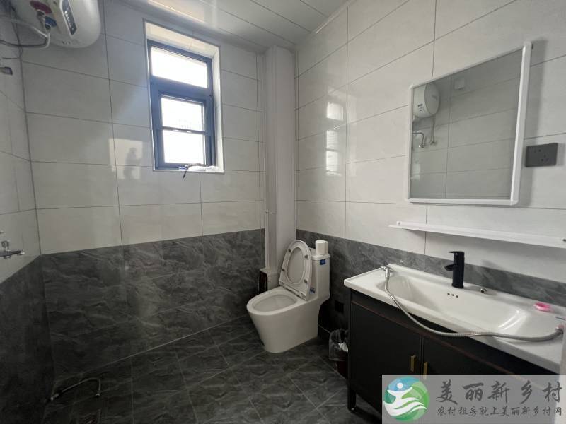 新房首次出租，带简单家具