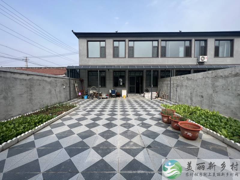 新房首次出租，带简单家具