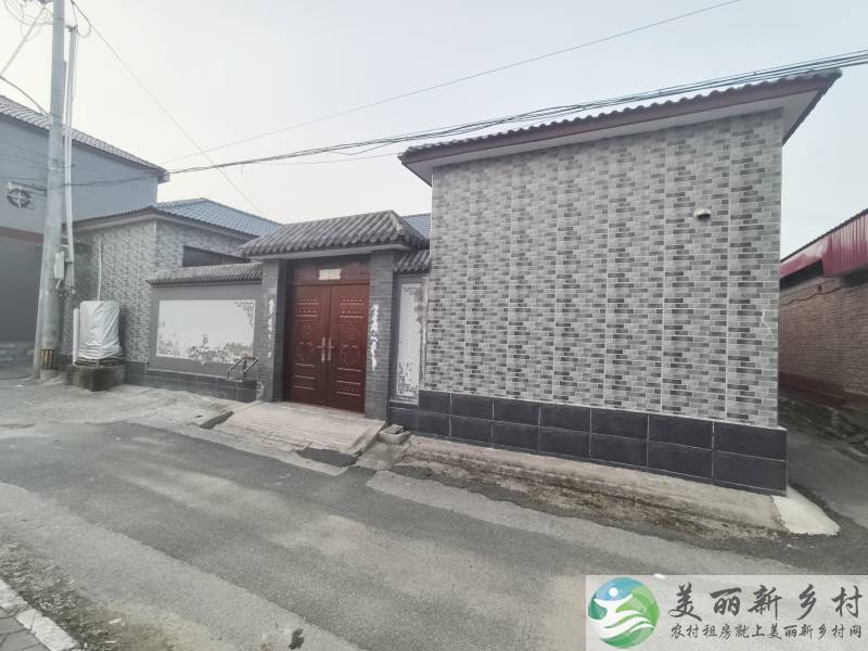 顺义北石槽~三室两卫，门口停车场。