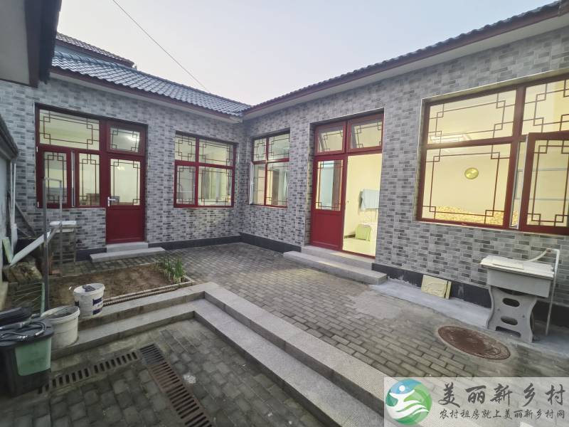 顺义北石槽~三室两卫，门口停车场。