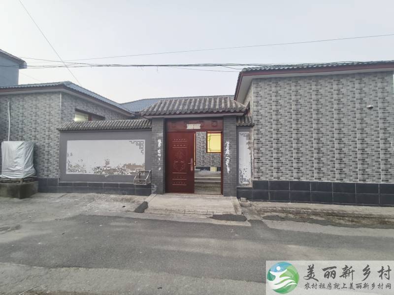 顺义北石槽~三室两卫，门口停车场。