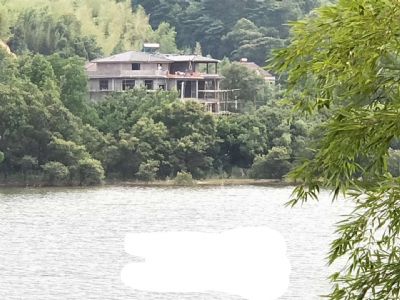 浙江湖州安吉县鄣吴镇四层别墅，依山傍水。可整租也可每层租。
