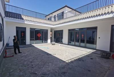 昌平兴寿秦城村农村房子出租，在二楼的三合院，一层楼顶建设