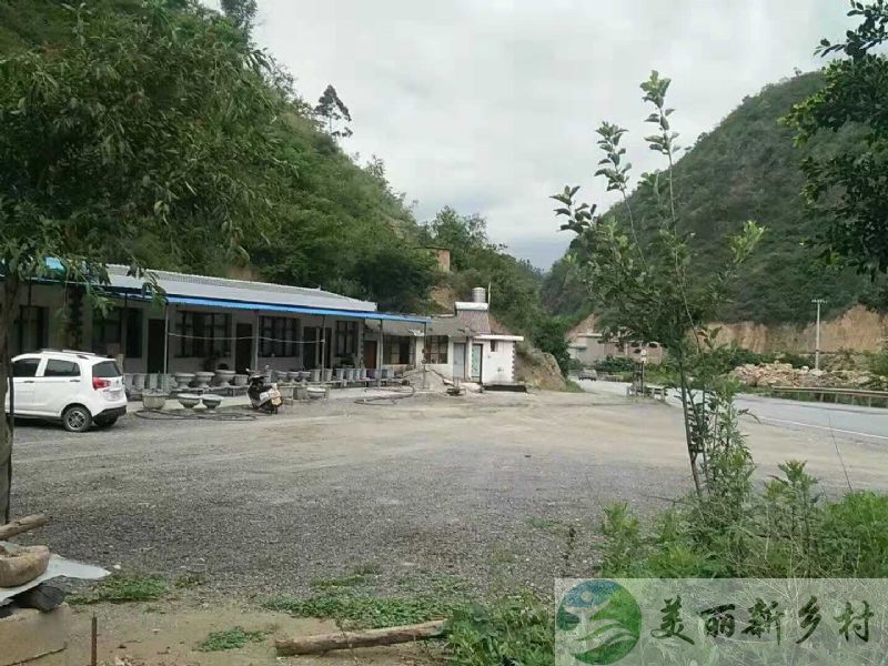 云南大理南涧县公路旁自家房屋出租